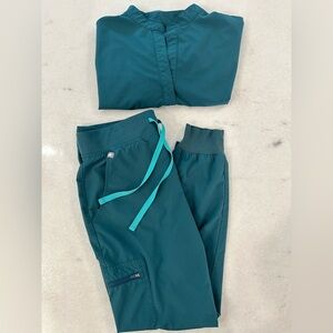 FIGS Green Scrub Set